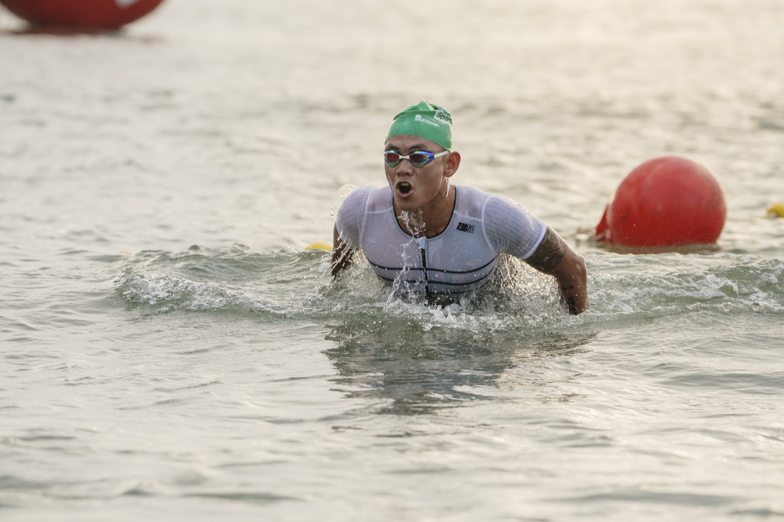 Surfacing during the swim, M25-29 wave